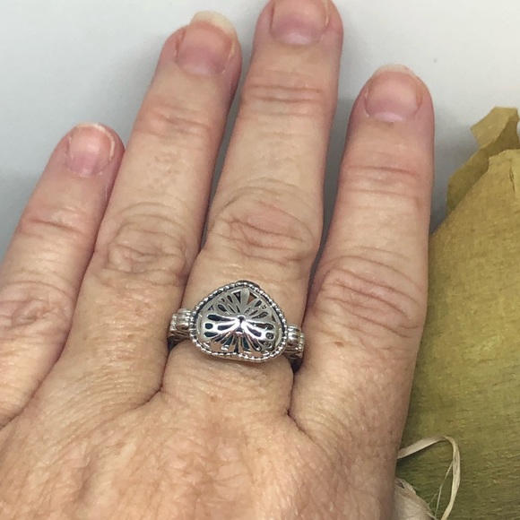 14kw Gold Filled Butterfly Heart Ring - Picture 8 of 10